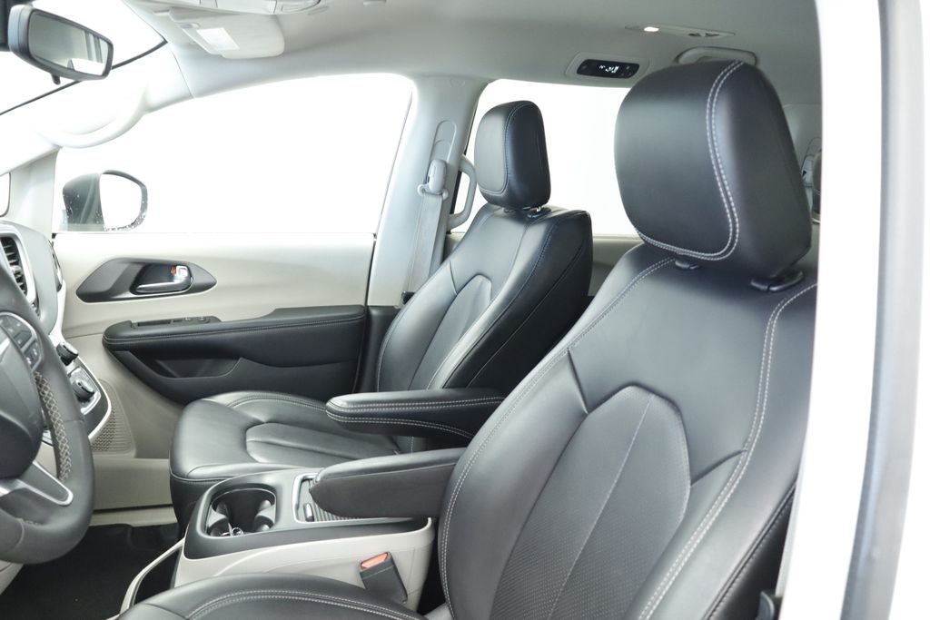 Thumbnail: 2023 Chrysler Pacifica - 9