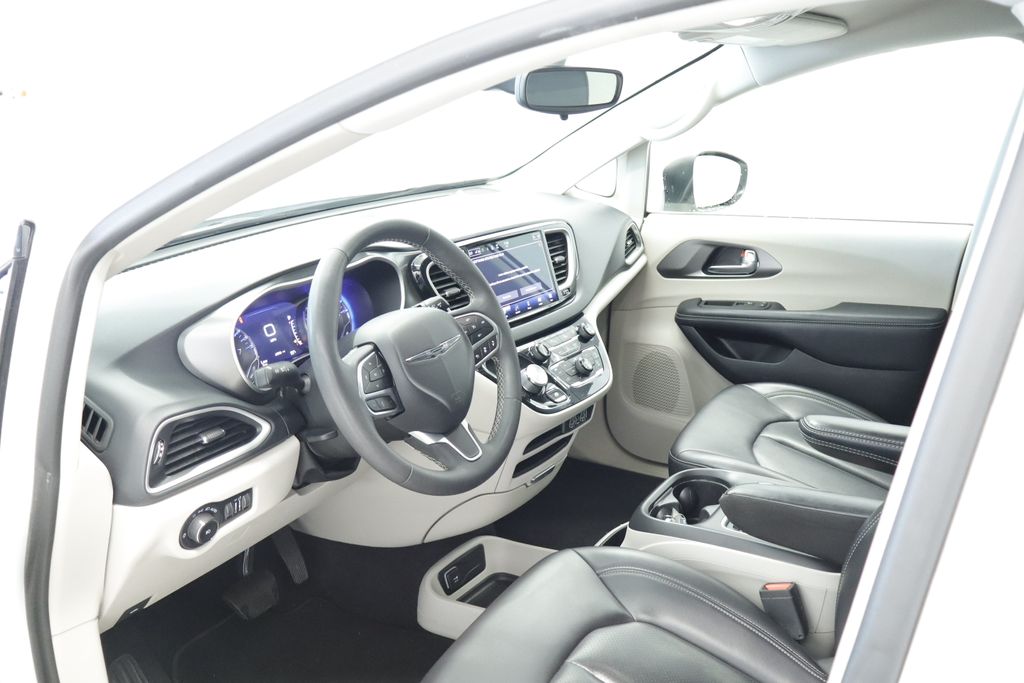 Thumbnail: 2023 Chrysler Pacifica - 11