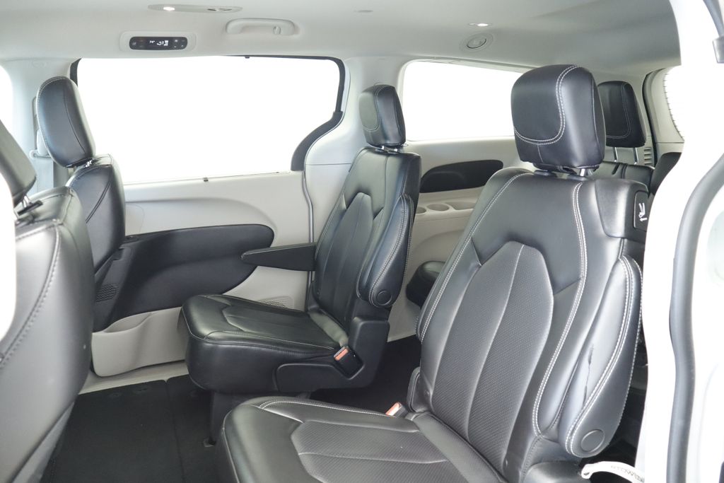 Thumbnail: 2023 Chrysler Pacifica - 10