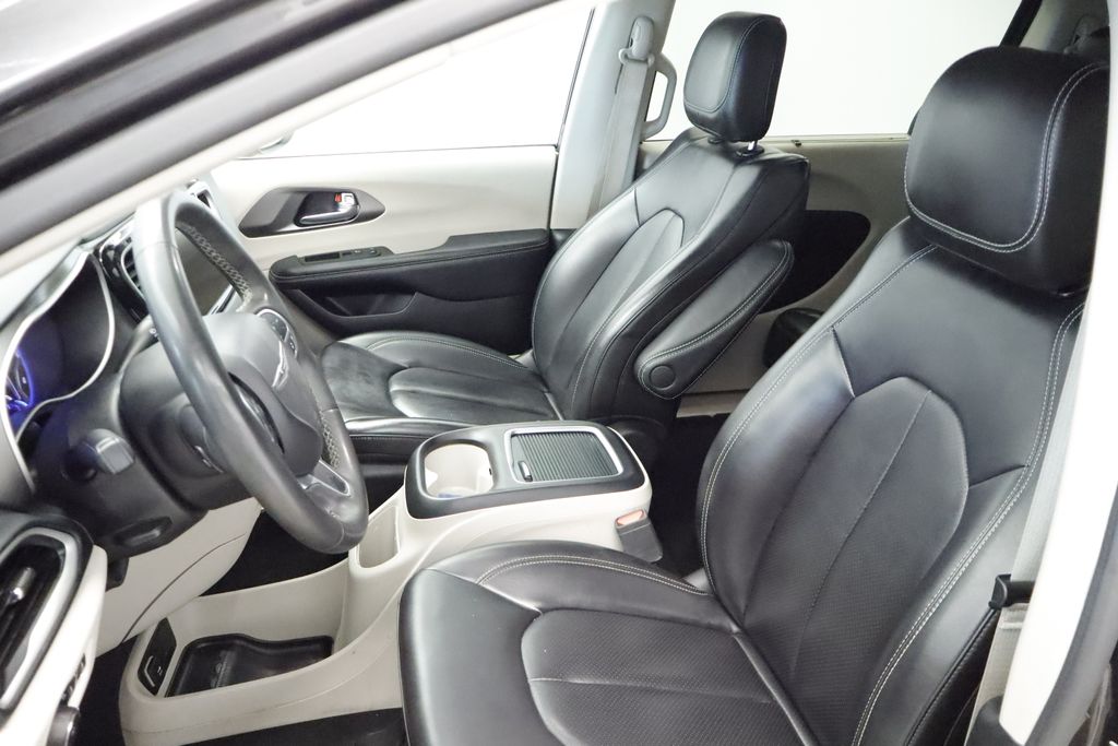Thumbnail: 2023 Chrysler Pacifica - 9