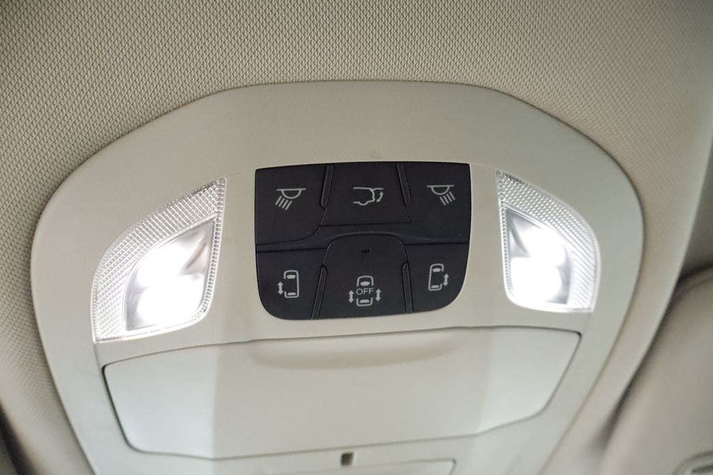 Thumbnail: 2023 Chrysler Pacifica - 30