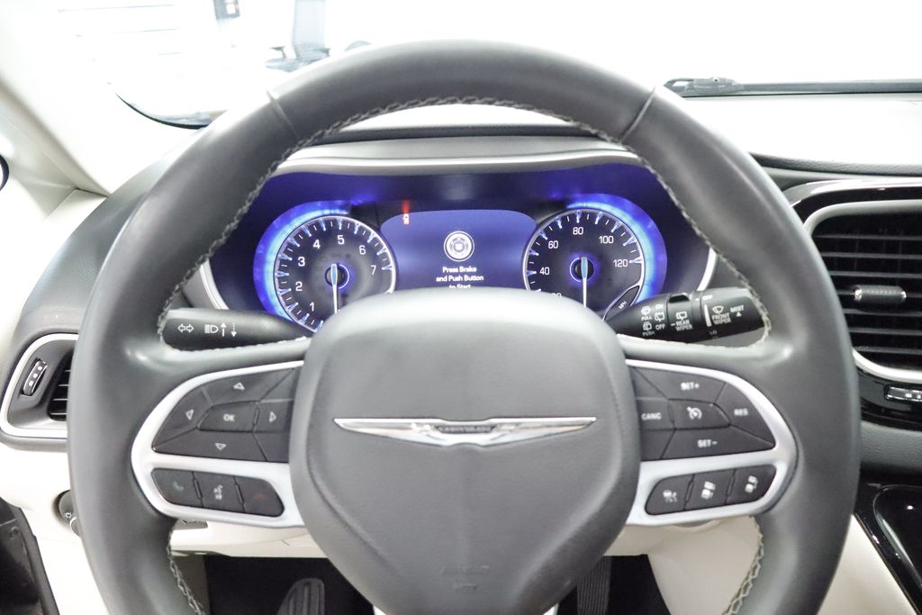 Thumbnail: 2023 Chrysler Pacifica - 12