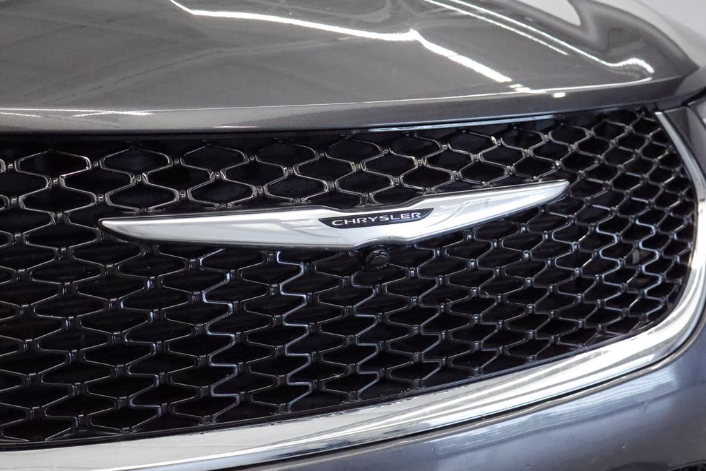 Thumbnail: 2023 Chrysler Pacifica - 19