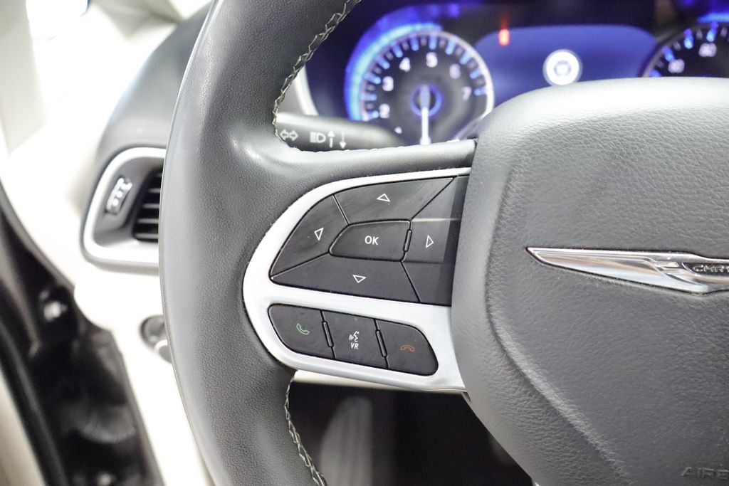 Thumbnail: 2023 Chrysler Pacifica - 26