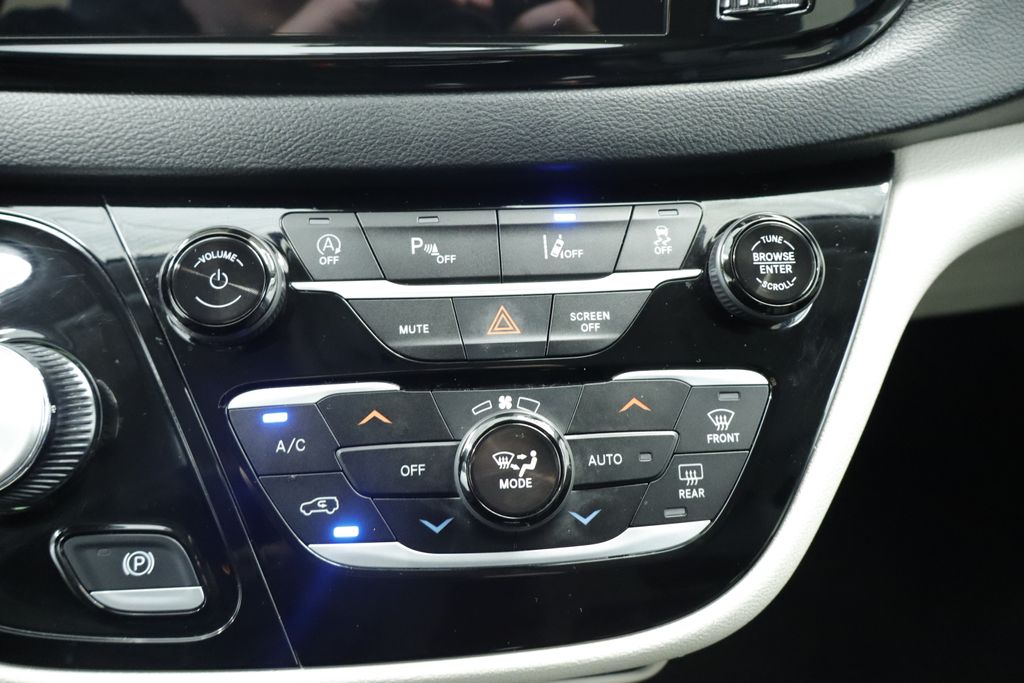 Thumbnail: 2023 Chrysler Pacifica - 29