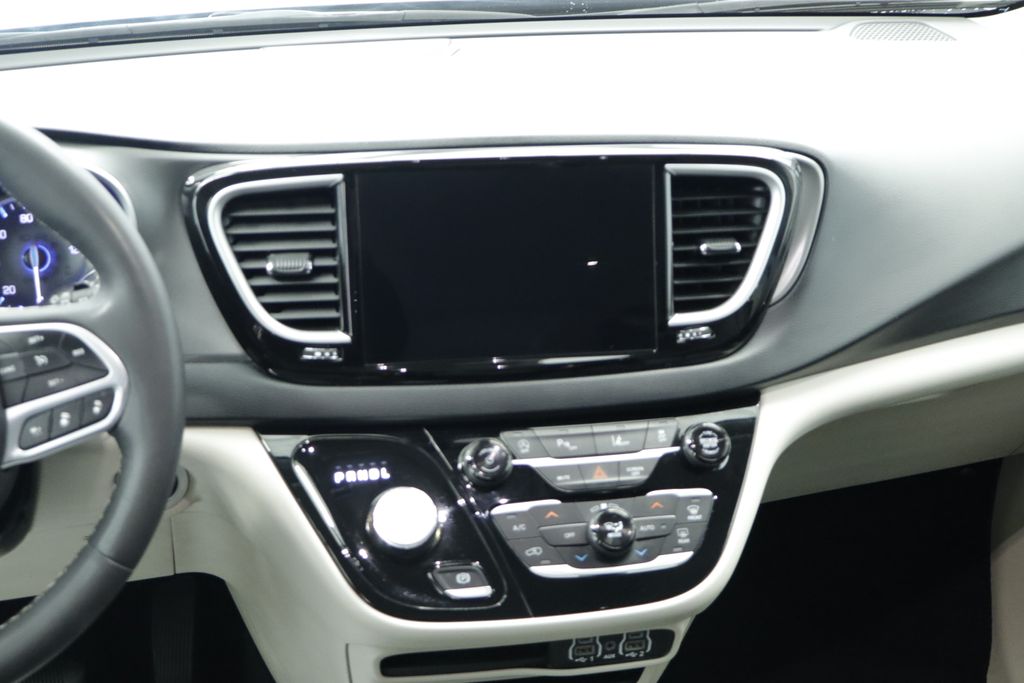 Thumbnail: 2023 Chrysler Pacifica - 13