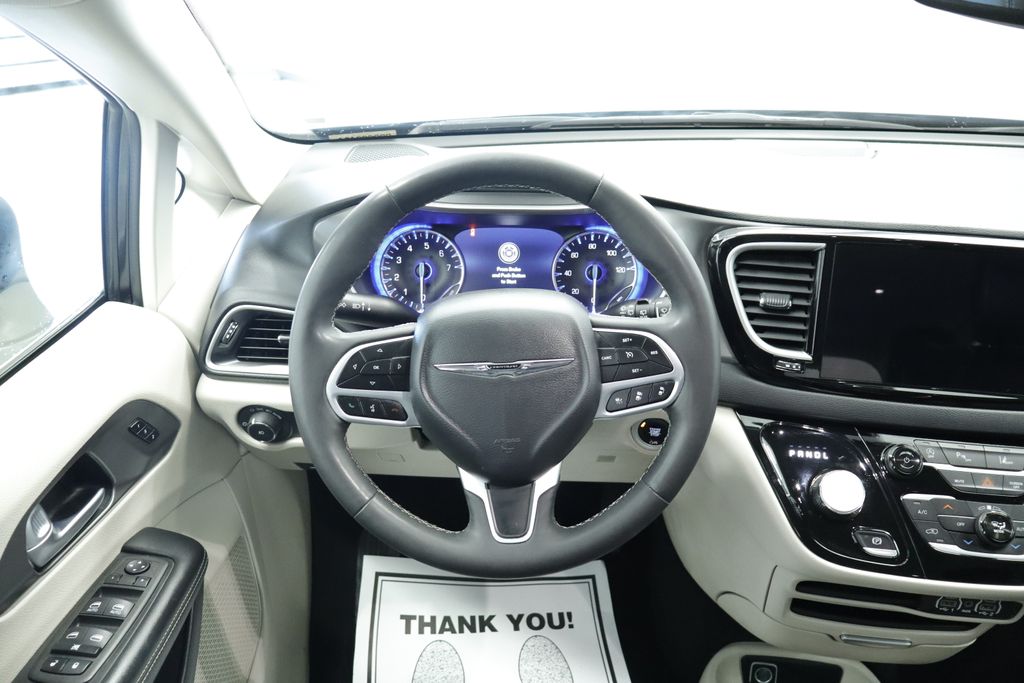 Thumbnail: 2023 Chrysler Pacifica - 8