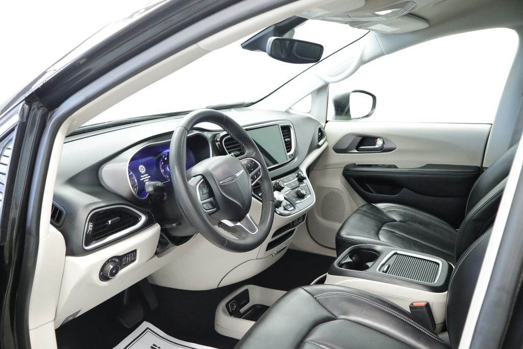 Thumbnail: 2023 Chrysler Pacifica - 11