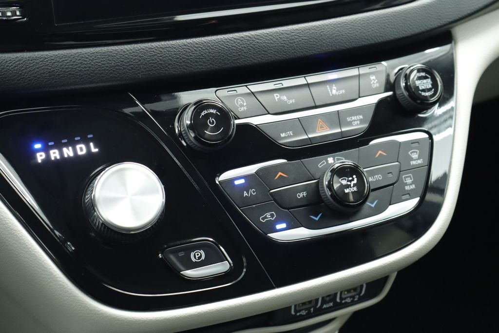 Thumbnail: 2023 Chrysler Pacifica - 28