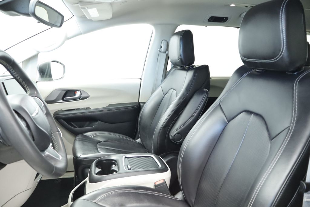 Thumbnail: 2023 Chrysler Pacifica - 9