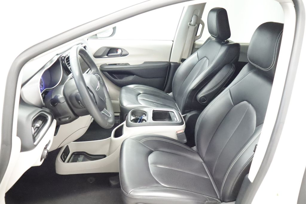 Thumbnail: 2023 Chrysler Pacifica - 9
