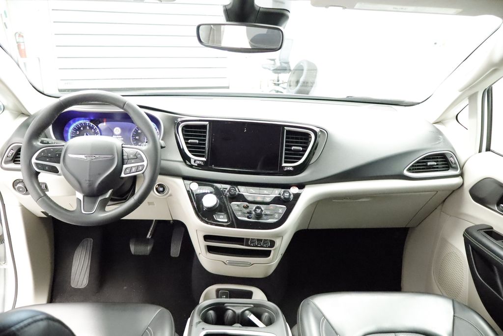 Thumbnail: 2023 Chrysler Pacifica - 8