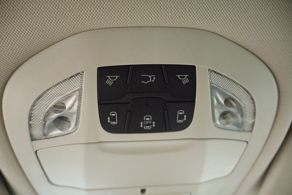 Thumbnail: 2023 Chrysler Pacifica - 24