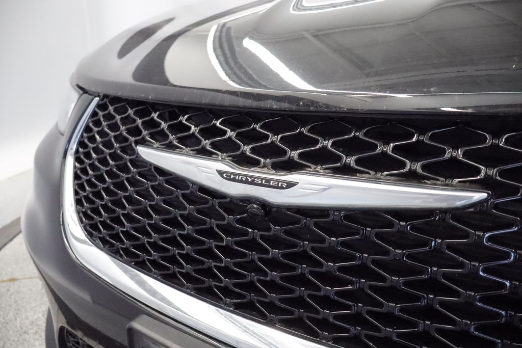 Thumbnail: 2023 Chrysler Pacifica - 7