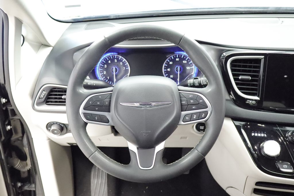 Thumbnail: 2023 Chrysler Pacifica - 9