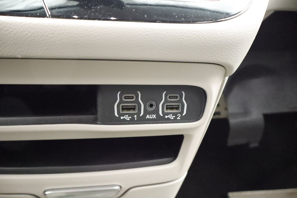 Thumbnail: 2023 Chrysler Pacifica - 28