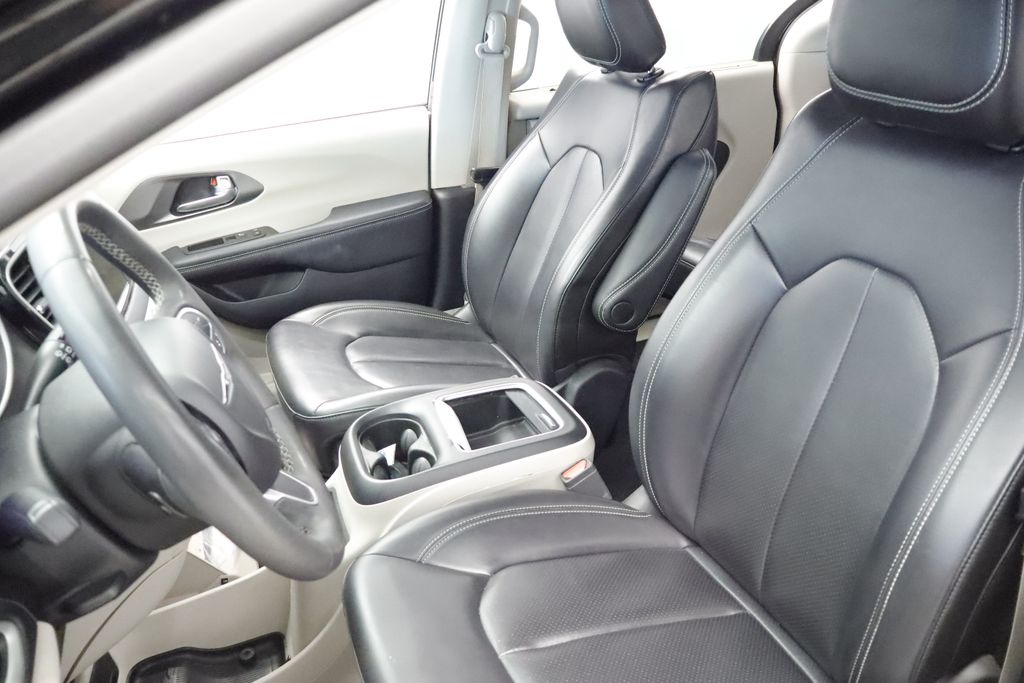 Thumbnail: 2023 Chrysler Pacifica - 10