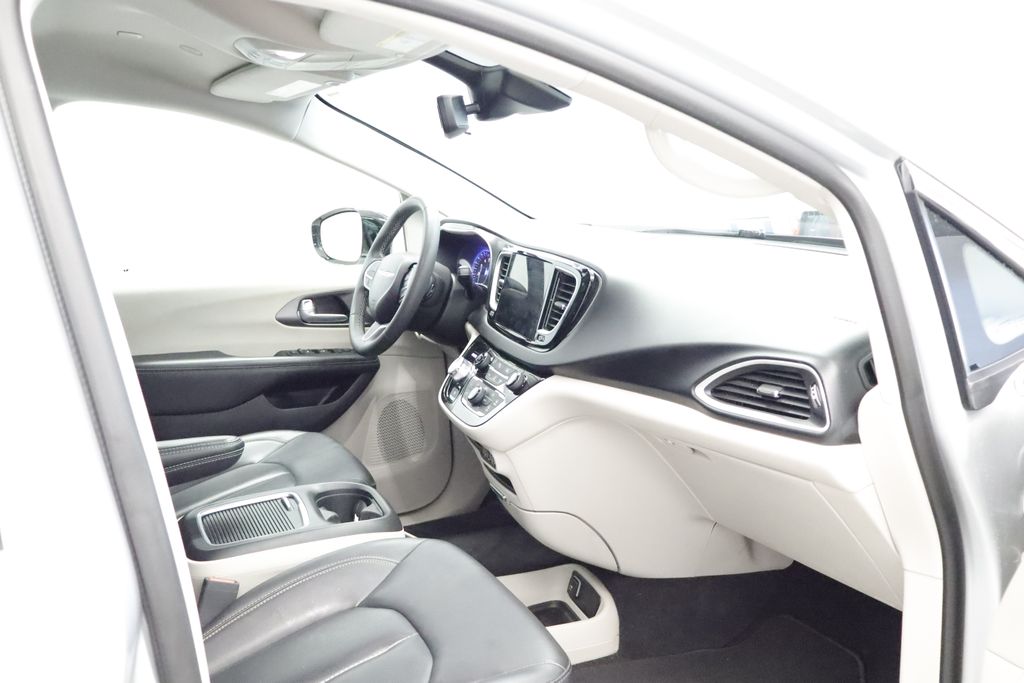 Thumbnail: 2024 Chrysler Pacifica - 12
