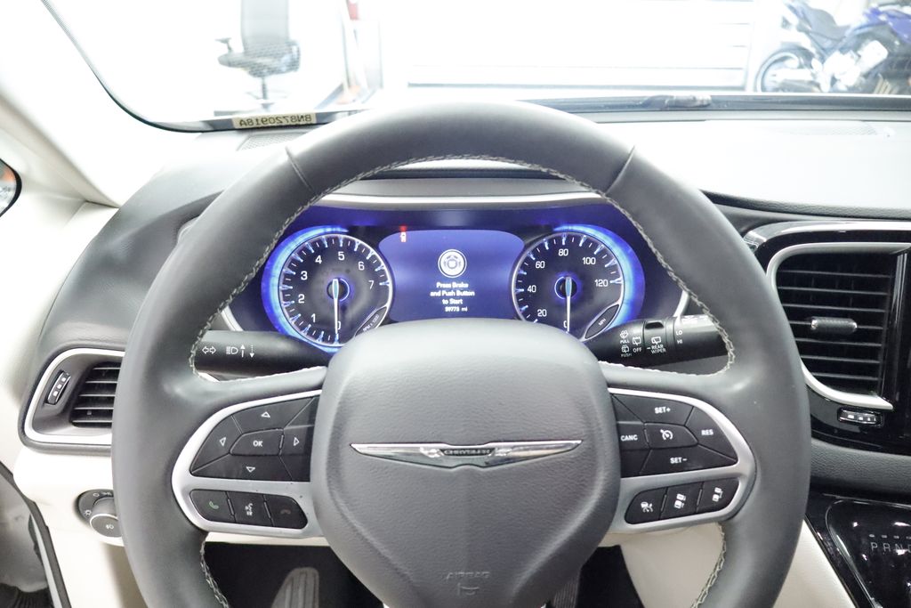 Thumbnail: 2024 Chrysler Pacifica - 24