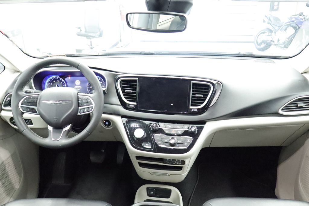 Thumbnail: 2024 Chrysler Pacifica - 2