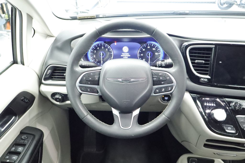 Thumbnail: 2024 Chrysler Pacifica - 8