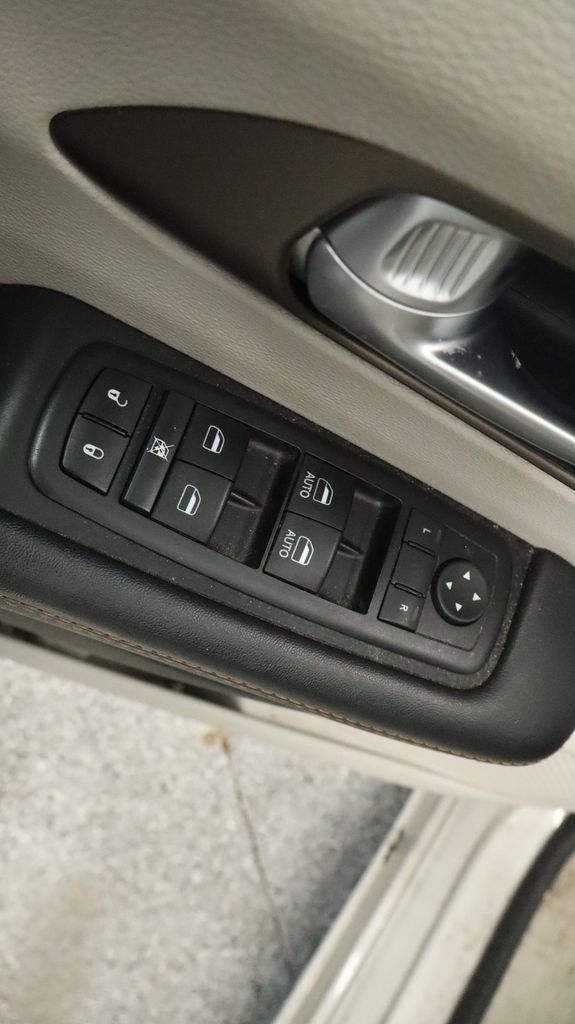 Thumbnail: 2017 Chrysler Pacifica - 28