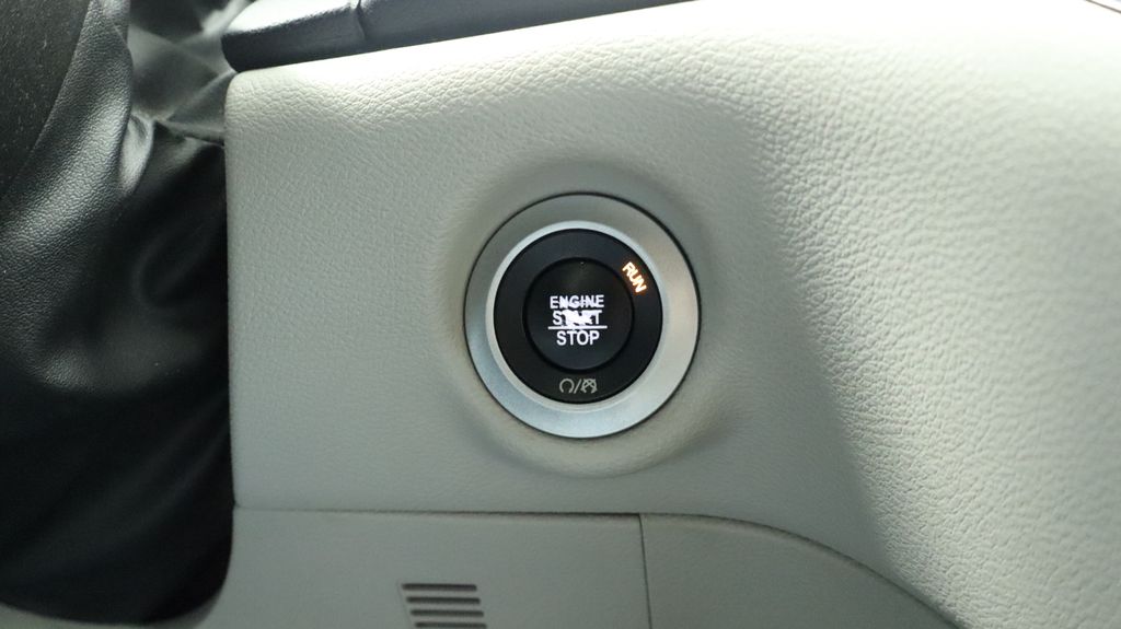 Thumbnail: 2017 Chrysler Pacifica - 30