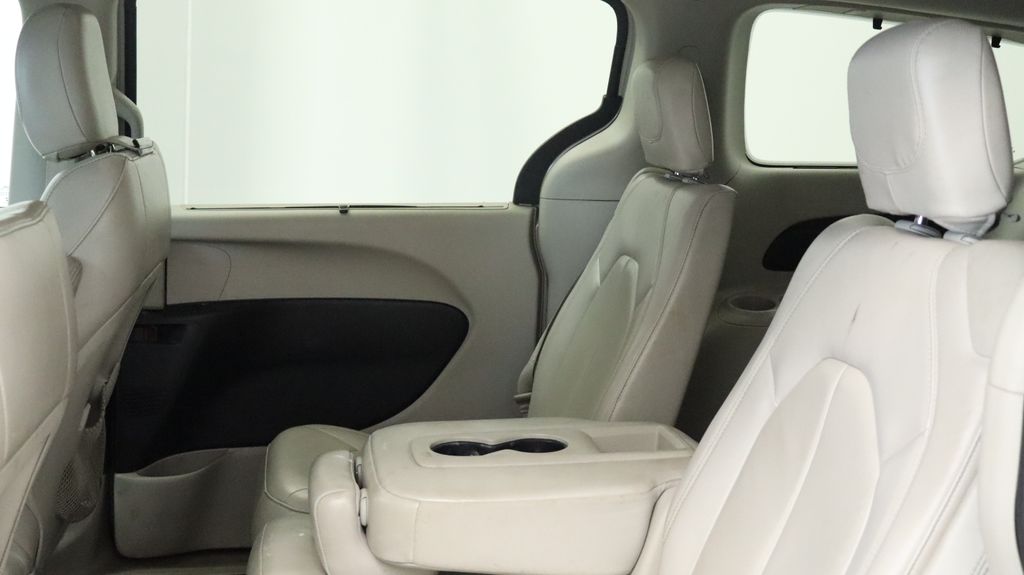 Thumbnail: 2017 Chrysler Pacifica - 11