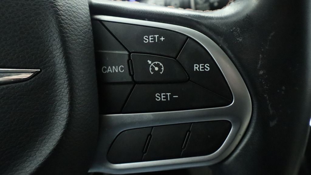 Thumbnail: 2017 Chrysler Pacifica - 35