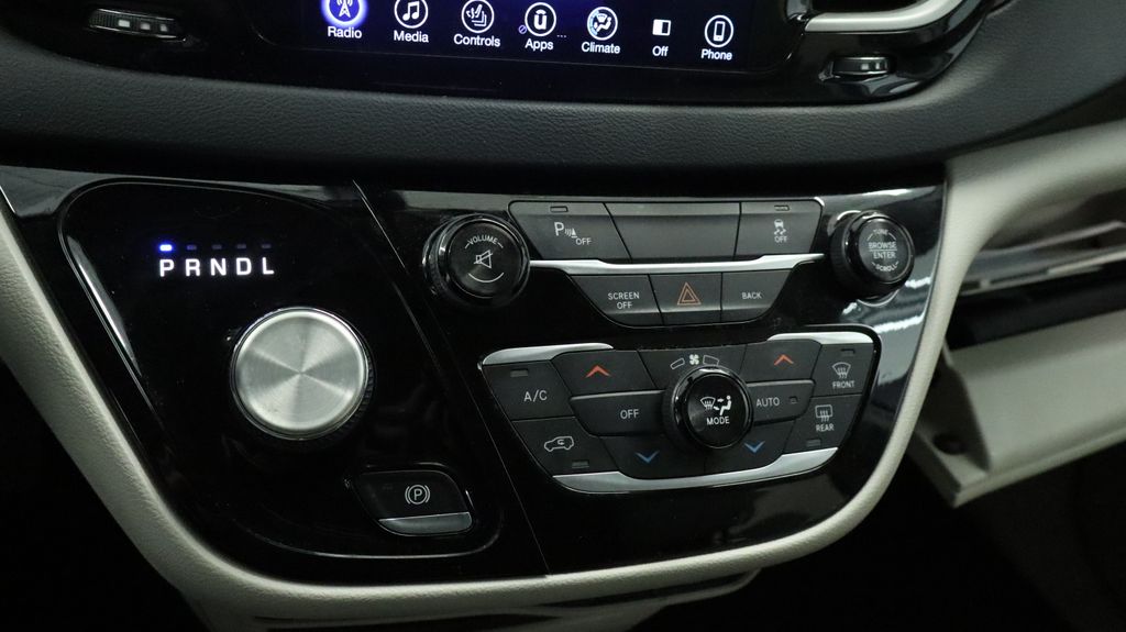 Thumbnail: 2017 Chrysler Pacifica - 31