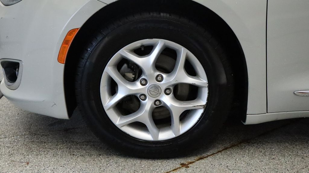 Thumbnail: 2017 Chrysler Pacifica - 24