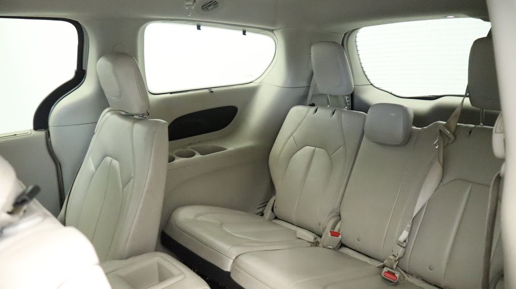 Thumbnail: 2017 Chrysler Pacifica - 12