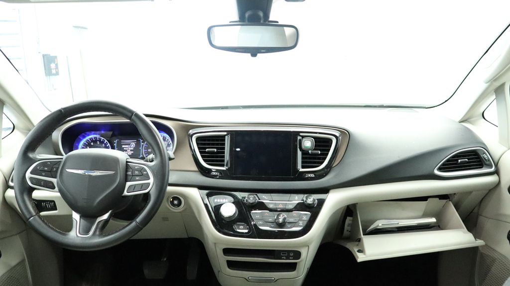 Thumbnail: 2017 Chrysler Pacifica - 2