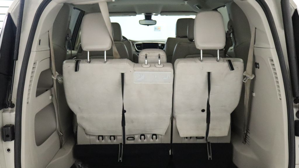 Thumbnail: 2017 Chrysler Pacifica - 10