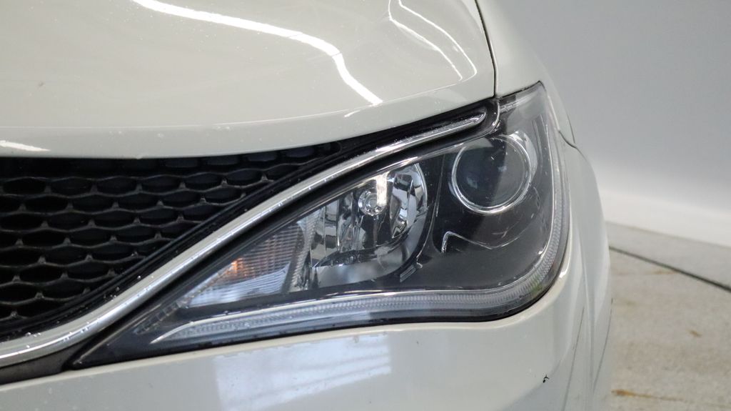 Thumbnail: 2017 Chrysler Pacifica - 22