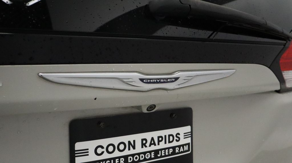 Thumbnail: 2017 Chrysler Pacifica - 7