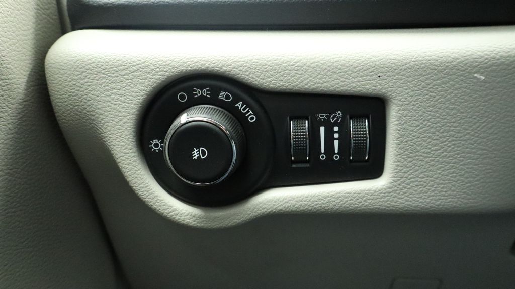 Thumbnail: 2017 Chrysler Pacifica - 29