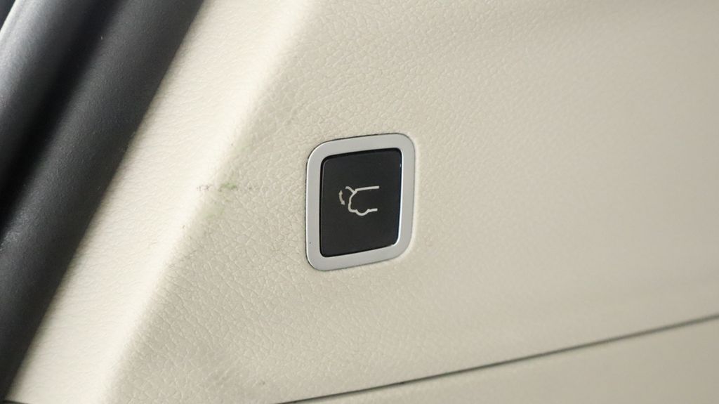 Thumbnail: 2017 Chrysler Pacifica - 17