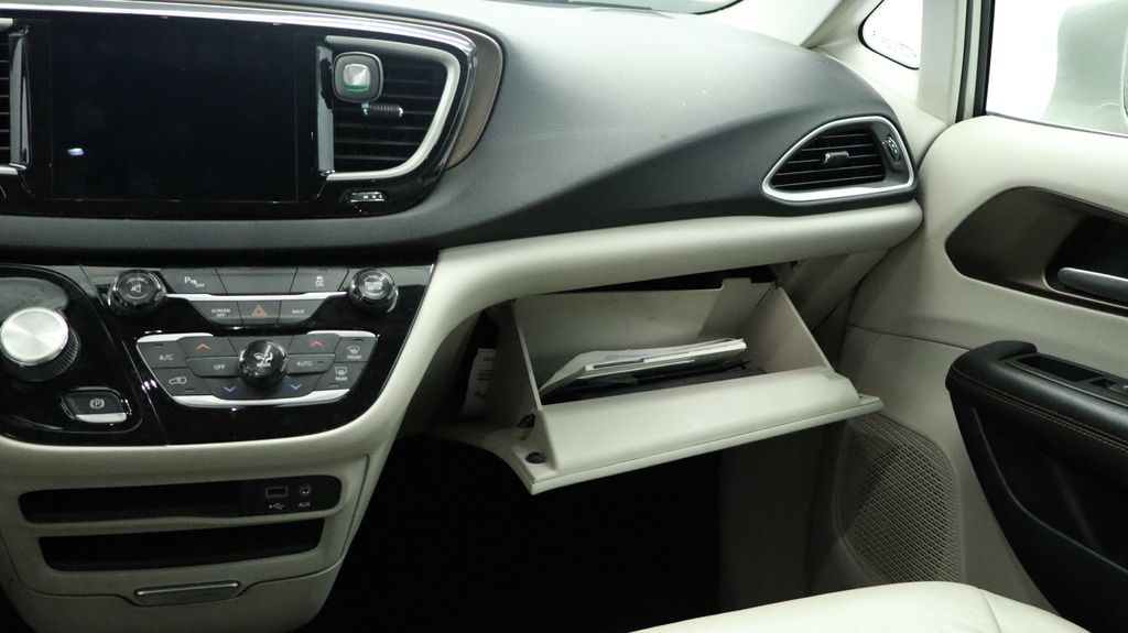 Thumbnail: 2017 Chrysler Pacifica - 26