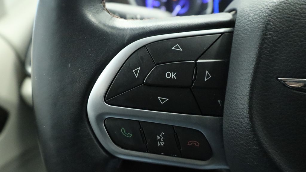 Thumbnail: 2017 Chrysler Pacifica - 34