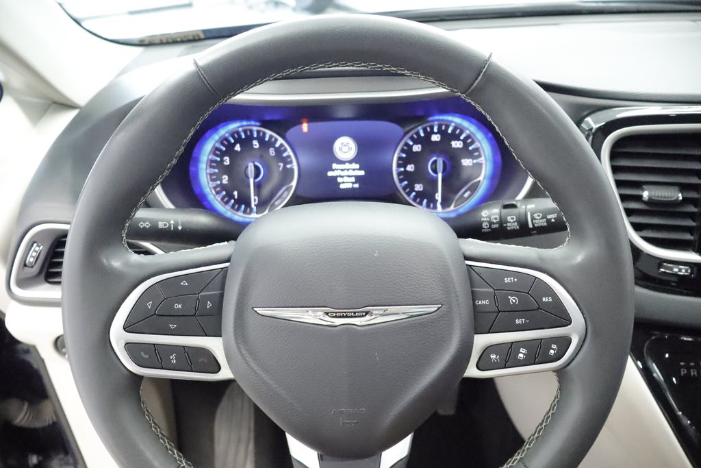 Thumbnail: 2023 Chrysler Pacifica - 12