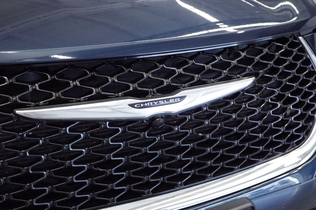 Thumbnail: 2023 Chrysler Pacifica - 19