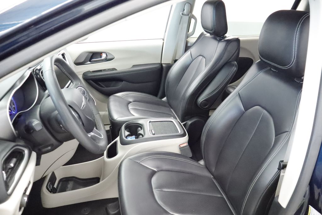 Thumbnail: 2023 Chrysler Pacifica - 9