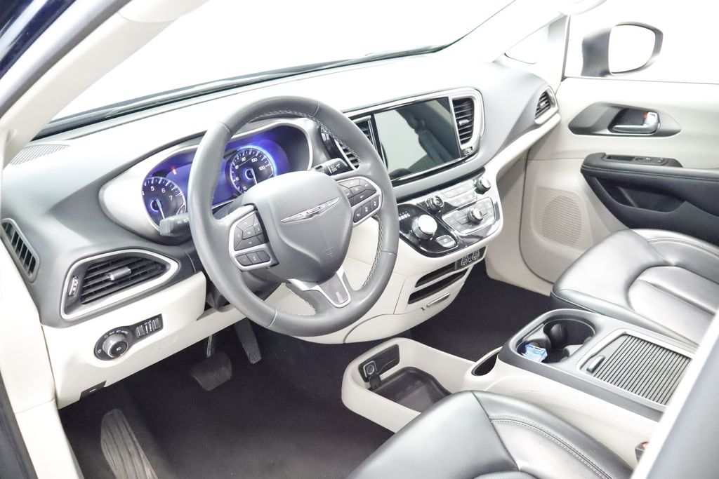 Thumbnail: 2023 Chrysler Pacifica - 11