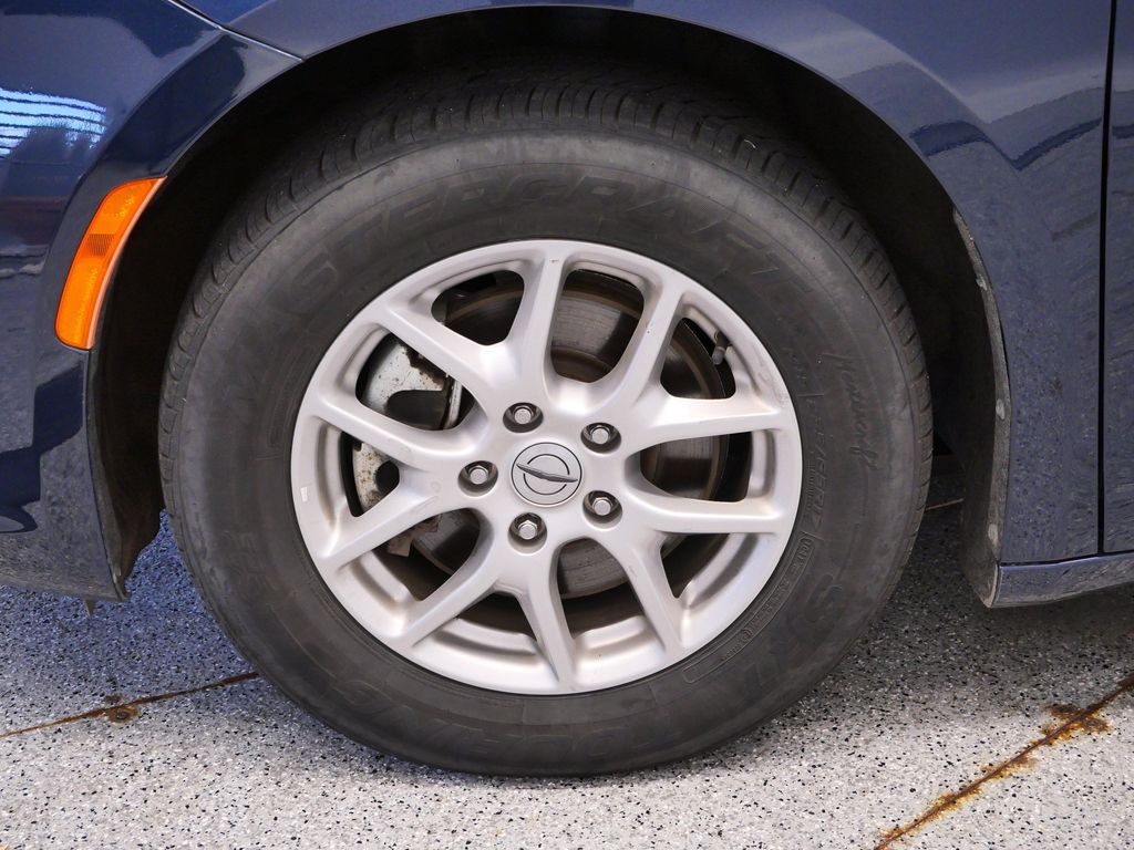 Thumbnail: 2023 Chrysler Pacifica - 7