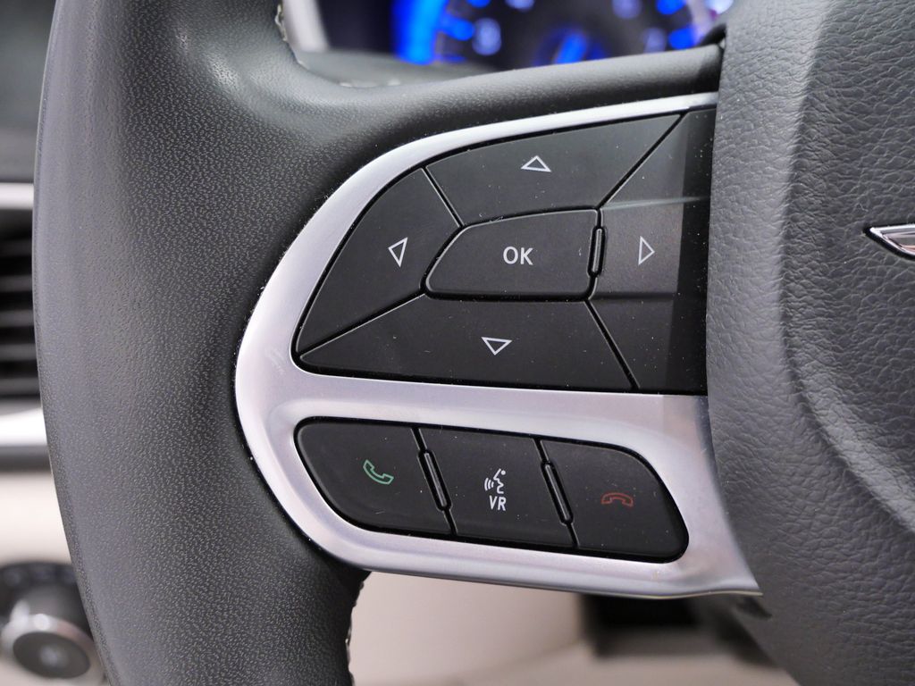 Thumbnail: 2023 Chrysler Pacifica - 22