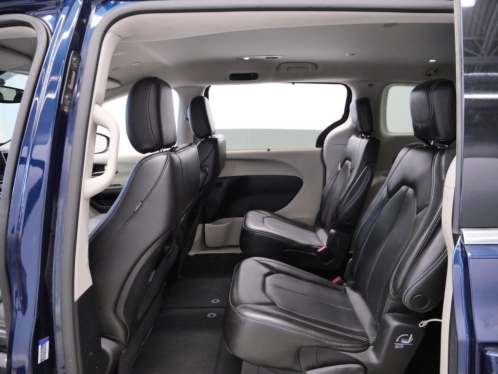 Thumbnail: 2023 Chrysler Pacifica - 10
