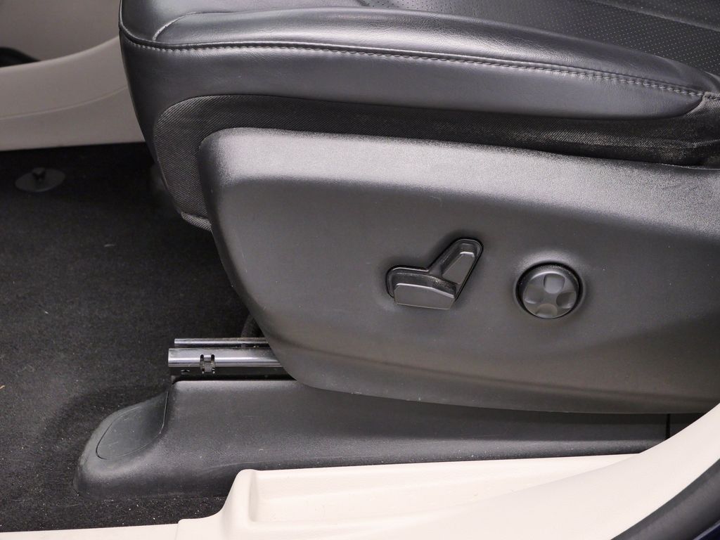 Thumbnail: 2023 Chrysler Pacifica - 20