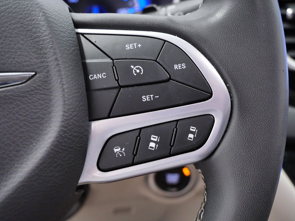 Thumbnail: 2023 Chrysler Pacifica - 23