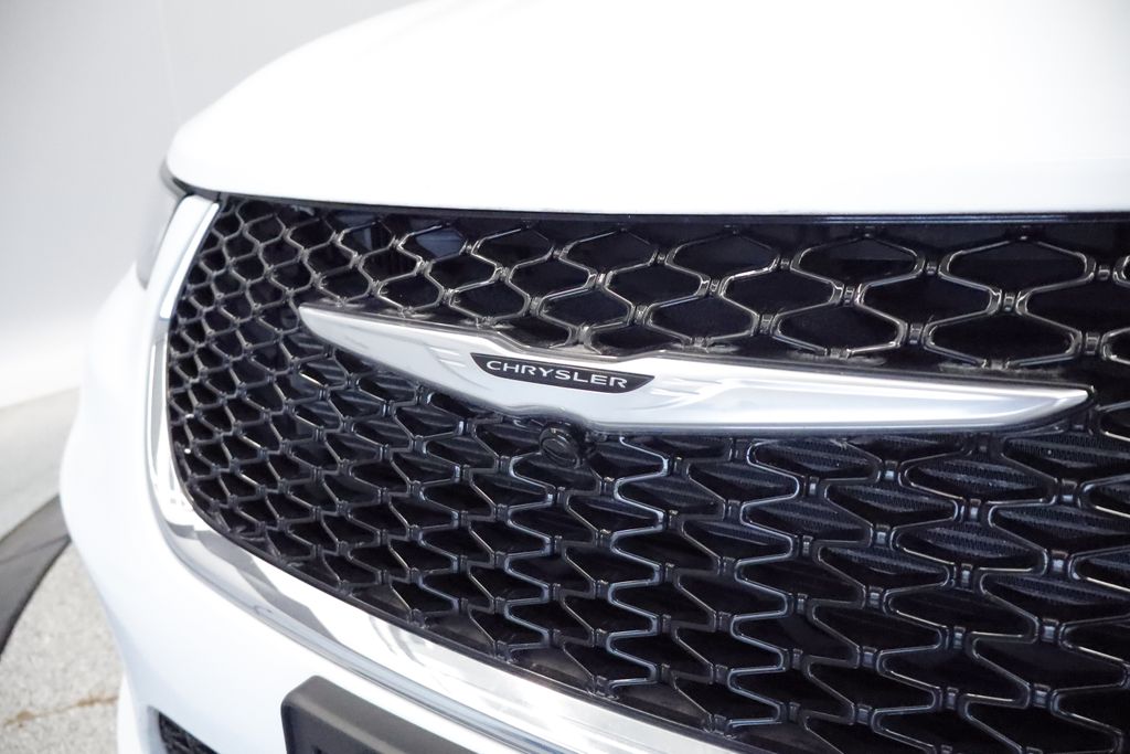 Thumbnail: 2023 Chrysler Pacifica - 6